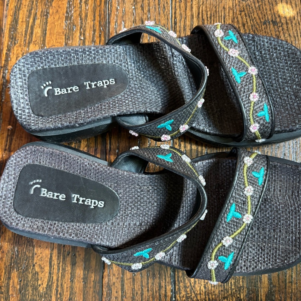 Bare Traps size 6 sandals
